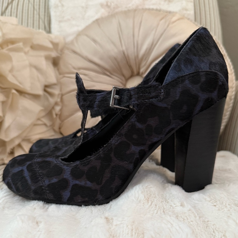 Beautiful Black & Blue Faux Cow Hair Leopard Print Women's Heels Size 8